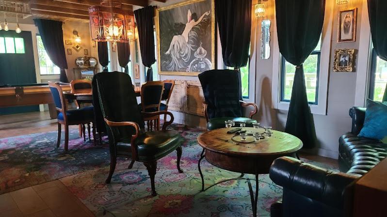 Cedar Oaks Inn Llc Dickinson Eksteriør bilde